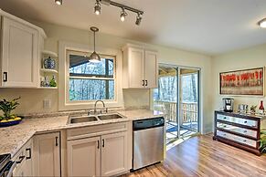 1 Mi to Town: Chalet-style Highlands Retreat