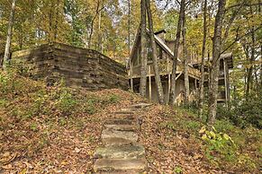 1 Mi to Town: Chalet-style Highlands Retreat