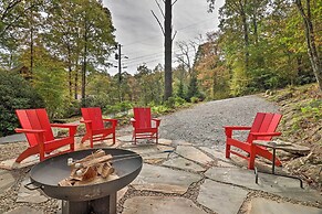 1 Mi to Town: Chalet-style Highlands Retreat