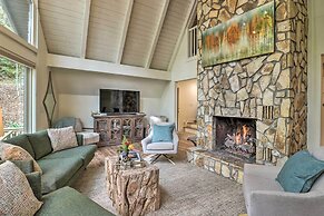 1 Mi to Town: Chalet-style Highlands Retreat