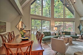 1 Mi to Town: Chalet-style Highlands Retreat