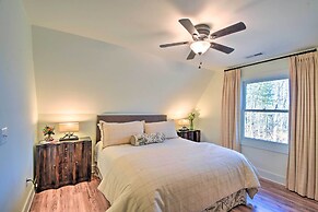 1 Mi to Town: Chalet-style Highlands Retreat