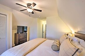 1 Mi to Town: Chalet-style Highlands Retreat