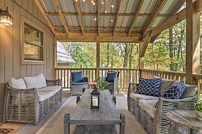 1 Mi to Town: Chalet-style Highlands Retreat