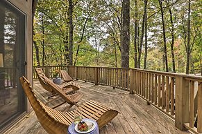 1 Mi to Town: Chalet-style Highlands Retreat