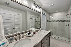 3 Decks & Water Views: Breezy Home in Hilton Head