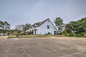 Starkvegas Clubhouse ~ 2 Mi to MSU Campus!