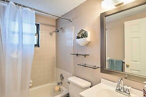 Bright Venice Home w/ Yard < 4 Miles to Beach!