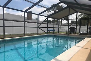 Bright Venice Home w/ Yard < 4 Miles to Beach!