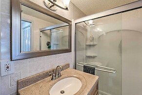 Bright Venice Home w/ Yard < 4 Miles to Beach!