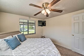 Bright Venice Home w/ Yard < 4 Miles to Beach!