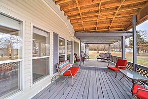Eufaula Escape w/ Deck - Steps to Lake!