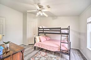 Eufaula Escape w/ Deck - Steps to Lake!