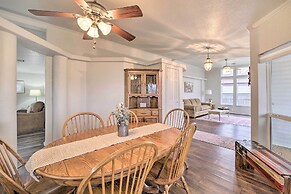 Eufaula Escape w/ Deck - Steps to Lake!
