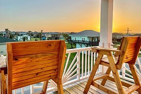 Walk to Beach: Chic Crystal Beach Escape w/ Deck!