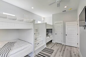 Walk to Beach: Chic Crystal Beach Escape w/ Deck!