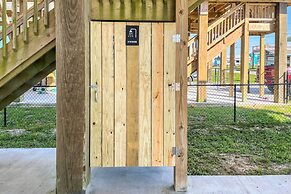 Walk to Beach: Chic Crystal Beach Escape w/ Deck!