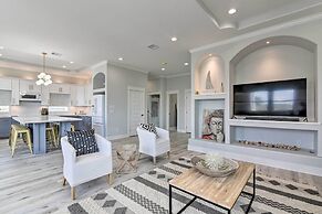 Walk to Beach: Chic Crystal Beach Escape w/ Deck!