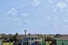 Walk to Beach: Chic Crystal Beach Escape w/ Deck!