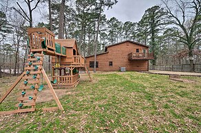 Cabin w/ Hot Tub & Grill - 6 Mi to Broken Bow Lake