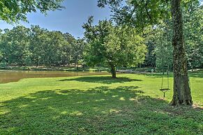 Guntersville Lake Cabin w/ 3 Fishing Ponds!