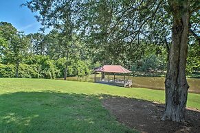 Guntersville Lake Cabin w/ 3 Fishing Ponds!