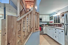 Grand 4,000 Sq Ft House - 11 Miles to Lancaster!