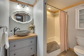 Grand 4,000 Sq Ft House - 11 Miles to Lancaster!