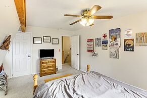 Scenic Views & Game Room: Garden City Retreat!