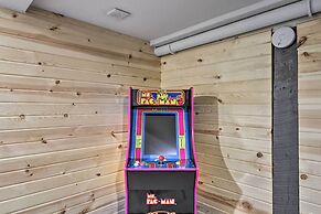 Cozy Getaway: 5 Miles to Duluth & Lake Superior!