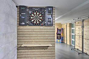 Cozy Getaway: 5 Miles to Duluth & Lake Superior!