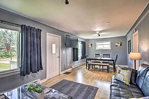 Cozy Getaway: 5 Miles to Duluth & Lake Superior!