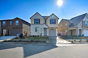 4 Mi to City Center: Family-friendly Retreat!