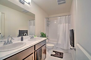 4 Mi to City Center: Family-friendly Retreat!