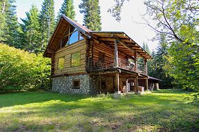 Cozy Easton Cabin w/ Wenatchee Nat'l Forest Views!