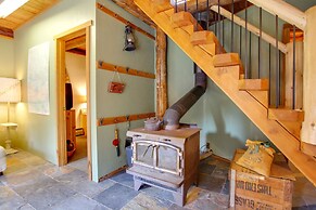 Cozy Easton Cabin w/ Wenatchee Nat'l Forest Views!