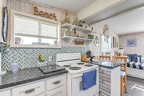 1 Mi to Surfside Beach: Bbq-ready Home in Freeport