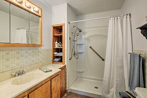 Farmhouse in Country Setting Near Gravity Hill