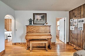 Farmhouse in Country Setting Near Gravity Hill