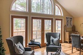 Cozy White Mtn Hideaway ~ 4 Mi to Hiking & Skiing!