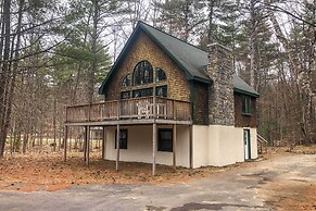 Cozy White Mtn Hideaway ~ 4 Mi to Hiking & Skiing!