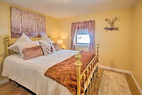 Cozy White Mtn Hideaway ~ 4 Mi to Hiking & Skiing!