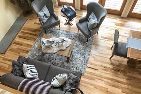 Cozy White Mtn Hideaway ~ 4 Mi to Hiking & Skiing!