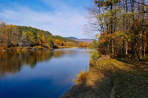 Cozy White Mtn Hideaway ~ 4 Mi to Hiking & Skiing!