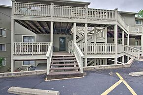 2 Mi to Margaritaville Resort: Lake-view Retreat!