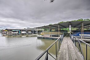 2 Mi to Margaritaville Resort: Lake-view Retreat!