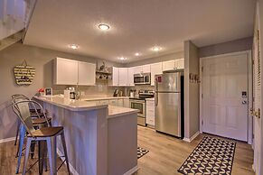 2 Mi to Margaritaville Resort: Lake-view Retreat!