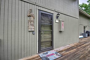 2 Mi to Margaritaville Resort: Lake-view Retreat!