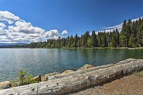 Lake Almanor Country Club Home w/ Views & Kayaks!