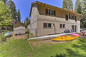 Lake Almanor Country Club Home w/ Views & Kayaks!